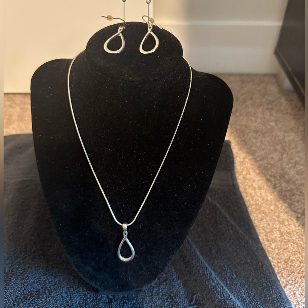 Lia Sophia Silver Infinity Necklace & Earring Set (16-19 in chain, 1.5 in charm,